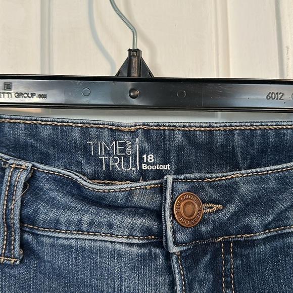 Time & Tru Size 18 Bootcut jeans - Picture 4 of 4